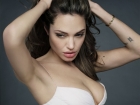 angelina-jolie-210.jpg