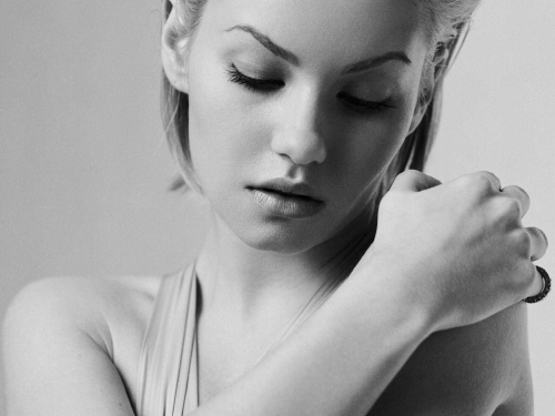 elisha-cuthbert-1.jpg