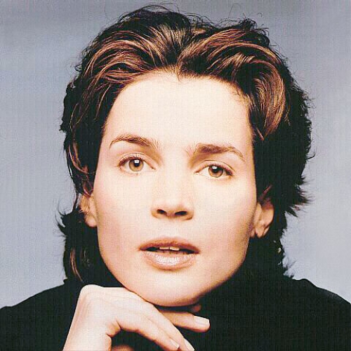 julia-ormond-2.jpg